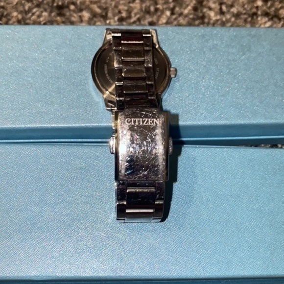 Watch - Picture 3 of 3